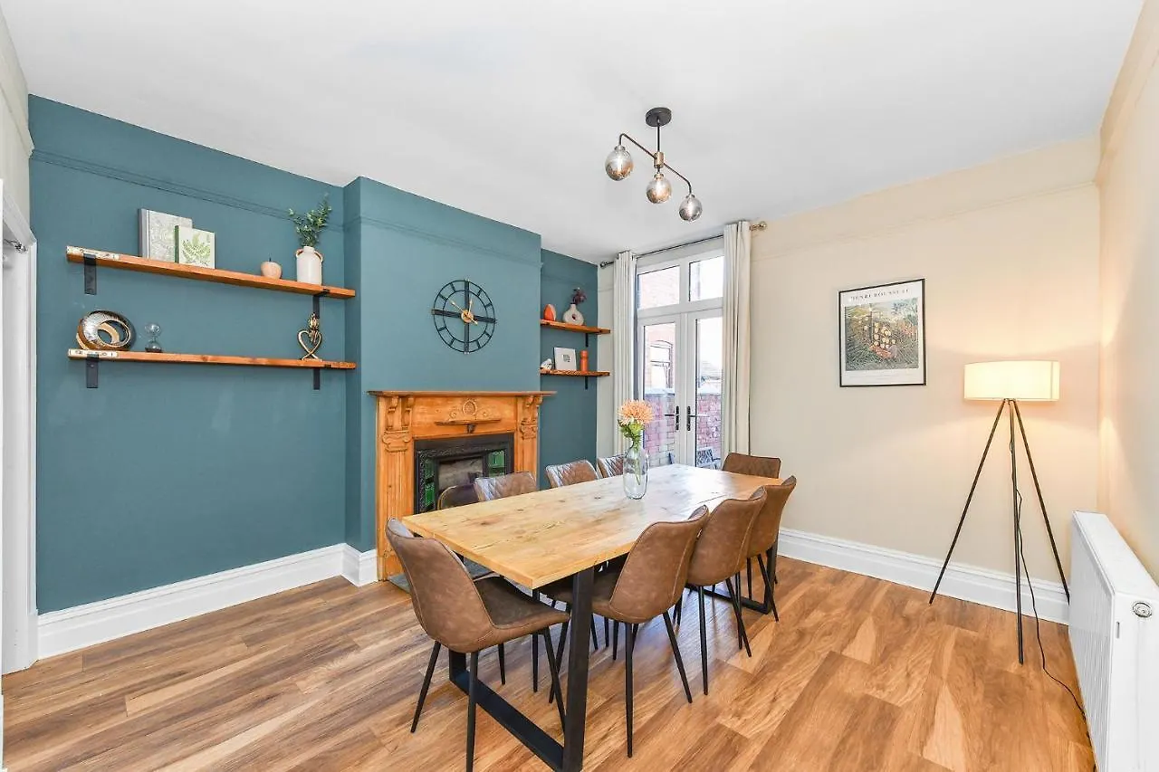 Haydn House Luxurious Retreat - 4 Bedroom, 10 Guest Max, Perfect Home Away From Home Nottingham