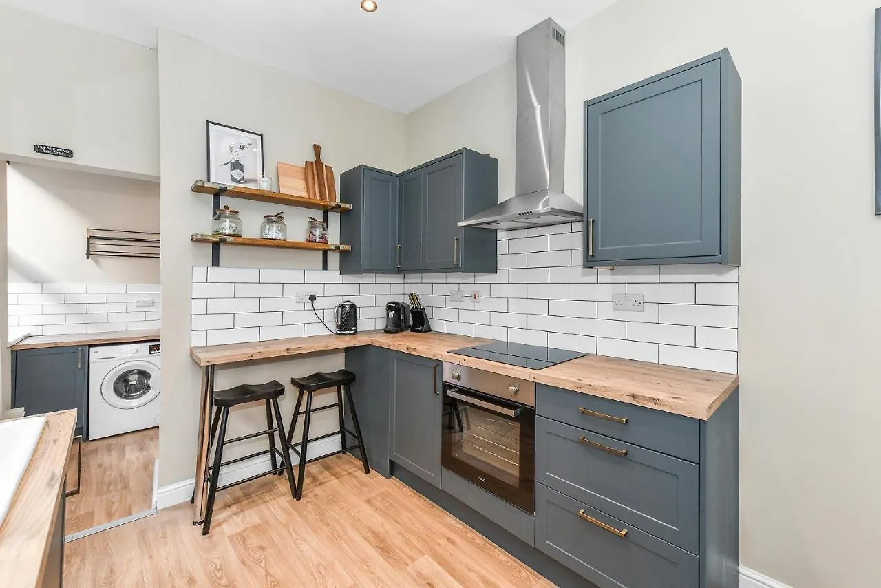 Holiday home Haydn House Luxurious Retreat - 4 Bedroom, 10 Guest Max, Perfect Home Away From Home Nottingham United Kingdom