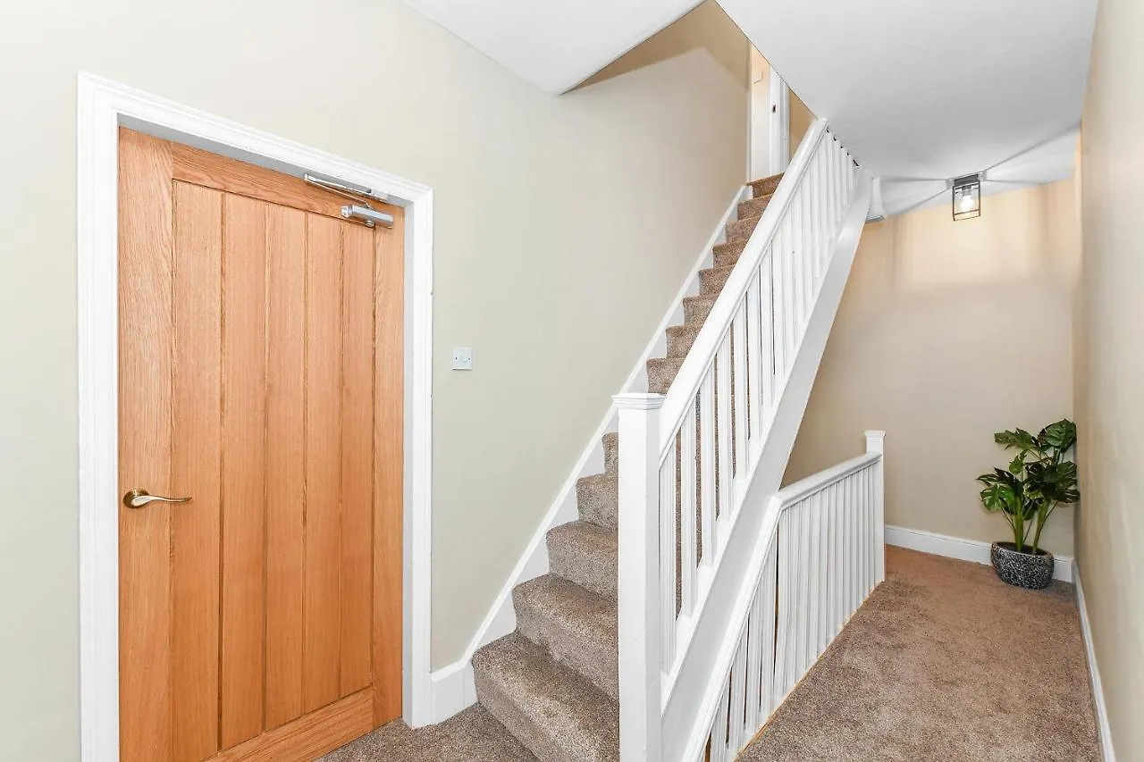 Haydn House Luxurious Retreat - 4 Bedroom, 10 Guest Max, Perfect Home Away From Home Nottingham