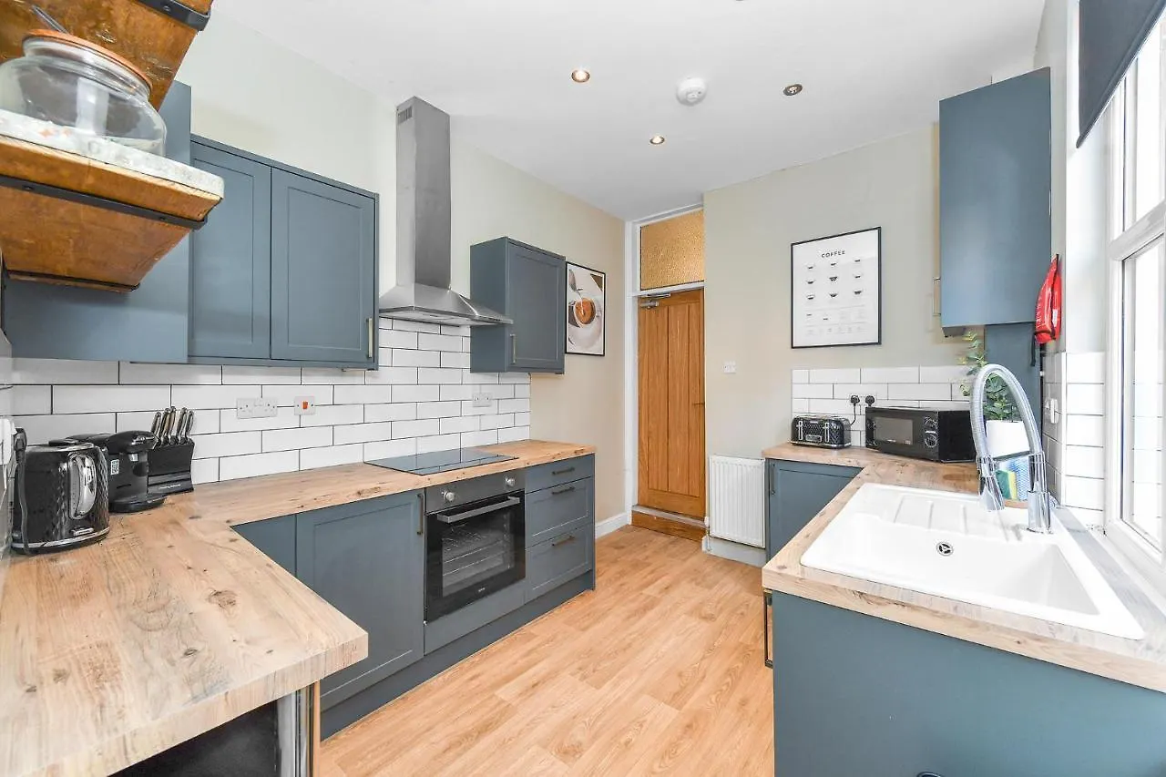 Holiday home Haydn House Luxurious Retreat - 4 Bedroom, 10 Guest Max, Perfect Home Away From Home Nottingham