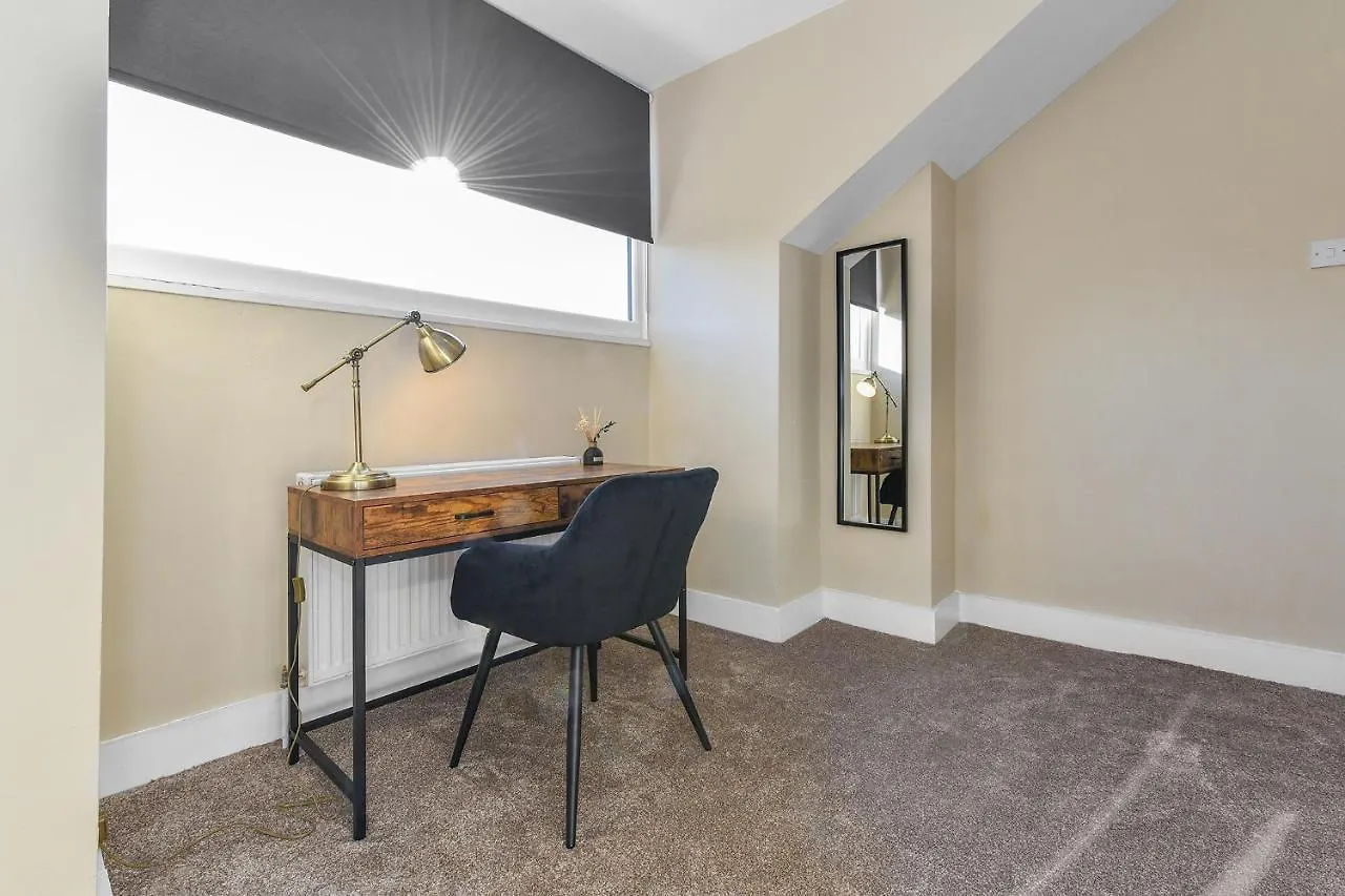 Haydn House Luxurious Retreat - 4 Bedroom, 10 Guest Max, Perfect Home Away From Home Nottingham 0*,  United Kingdom