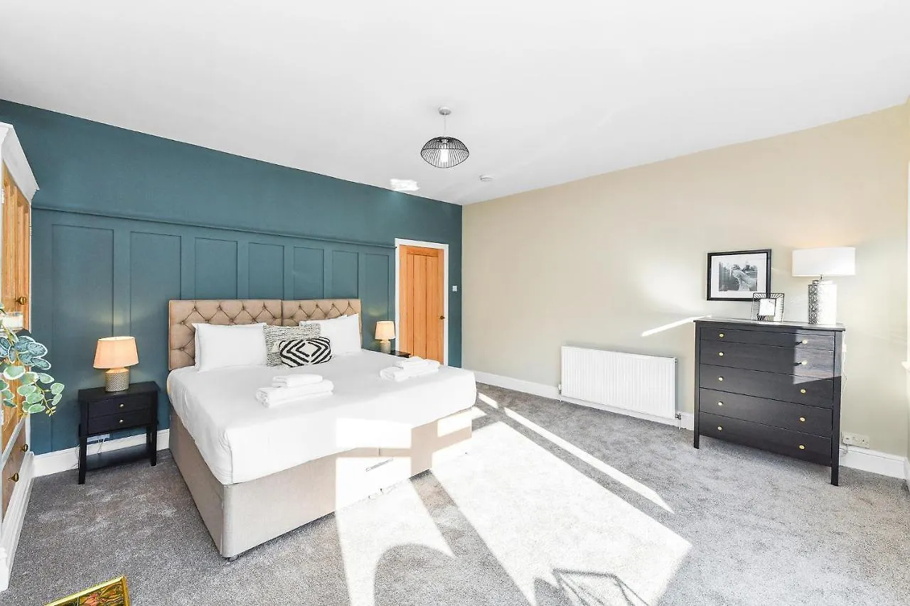 Holiday home Haydn House Luxurious Retreat - 4 Bedroom, 10 Guest Max, Perfect Home Away From Home Nottingham