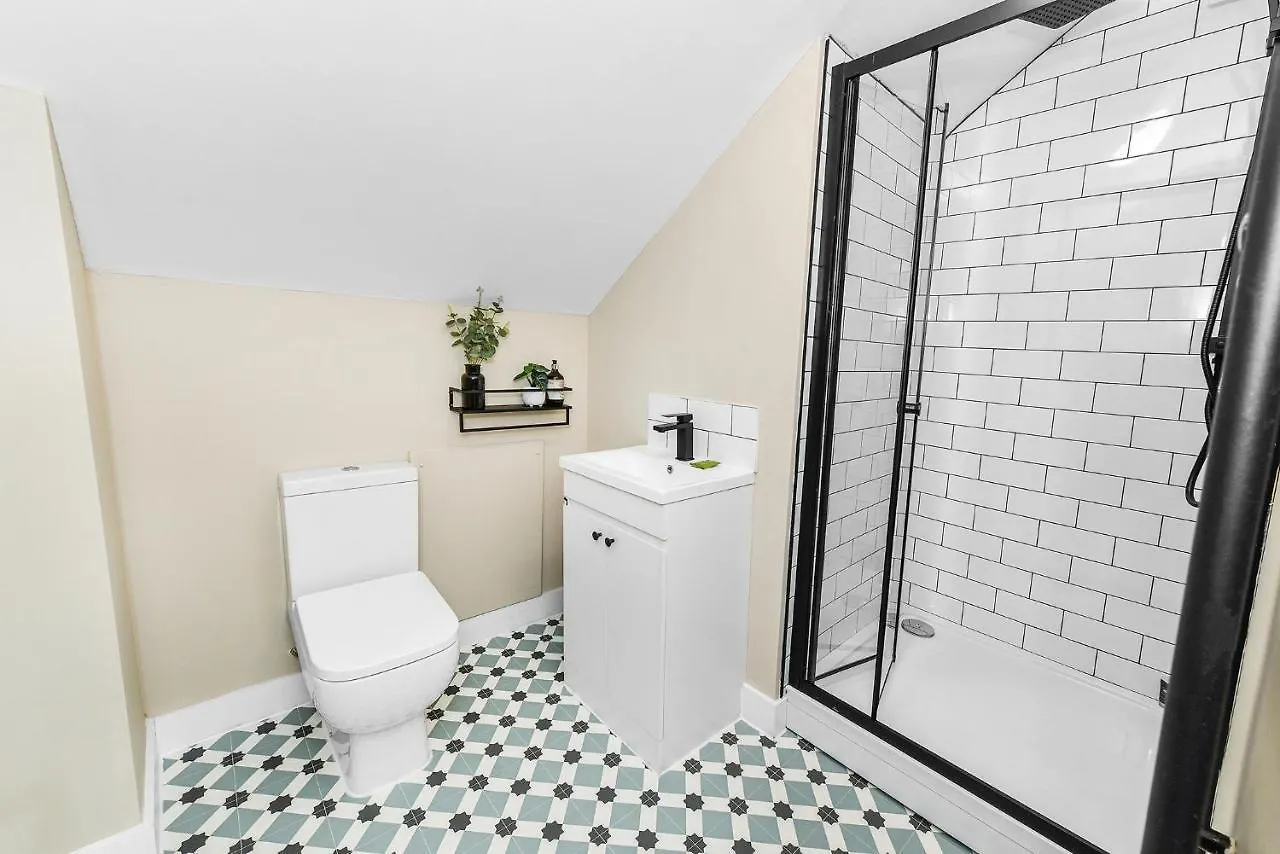Haydn House Luxurious Retreat - 4 Bedroom, 10 Guest Max, Perfect Home Away From Home Nottingham