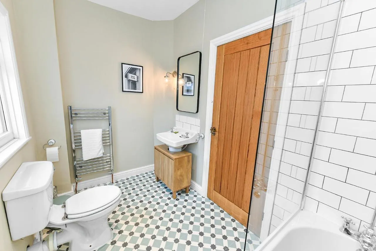 Haydn House Luxurious Retreat - 4 Bedroom, 10 Guest Max, Perfect Home Away From Home Νότιγχαμ Σπίτι διακοπών