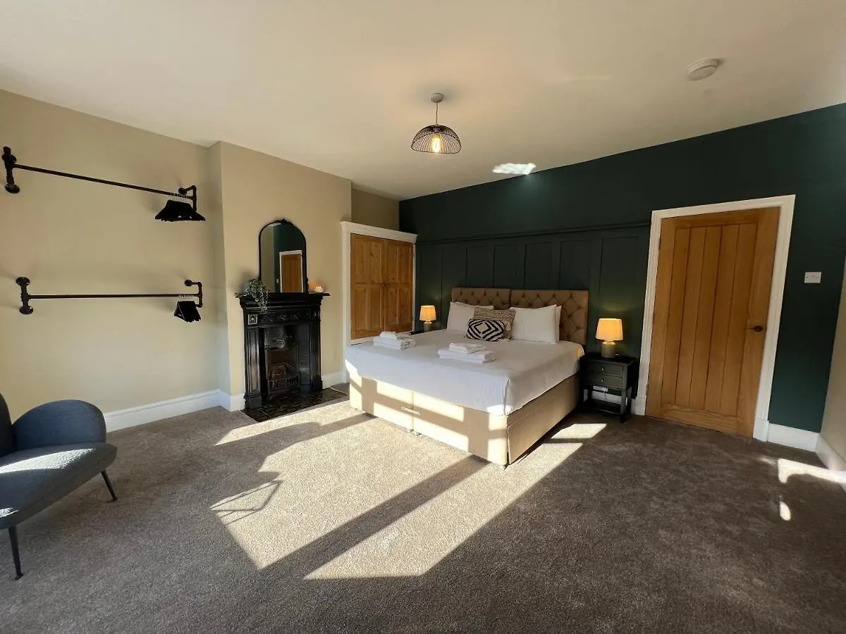 Holiday home Haydn House Luxurious Retreat - 4 Bedroom, 10 Guest Max, Perfect Home Away From Home Nottingham United Kingdom
