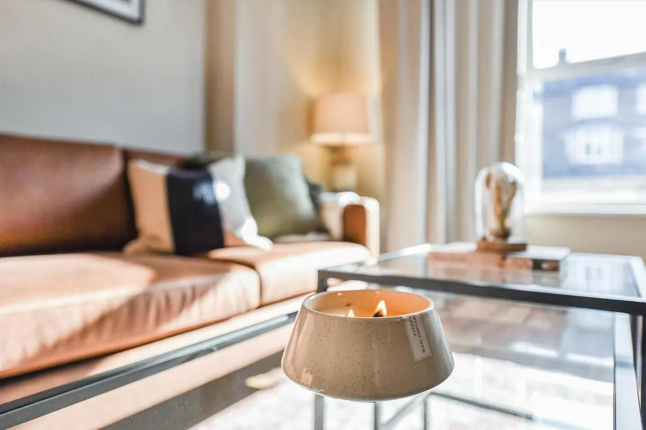 Haydn House Luxurious Retreat - 4 Bedroom, 10 Guest Max, Perfect Home Away From Home Nottingham Holiday home