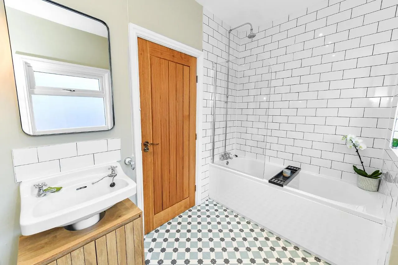 Haydn House Luxurious Retreat - 4 Bedroom, 10 Guest Max, Perfect Home Away From Home Nottingham 0*,