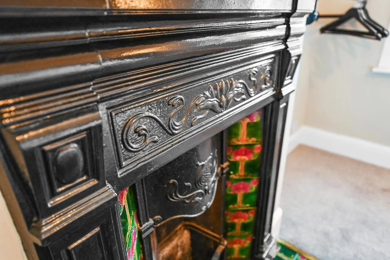 Haydn House Luxurious Retreat - 4 Bedroom, 10 Guest Max, Perfect Home Away From Home Nottingham