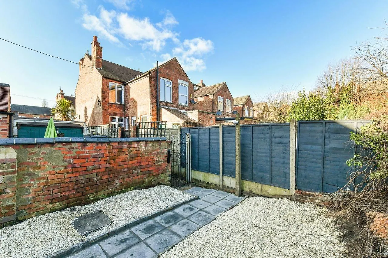 Haydn House Luxurious Retreat - 4 Bedroom, 10 Guest Max, Perfect Home Away From Home Nottingham