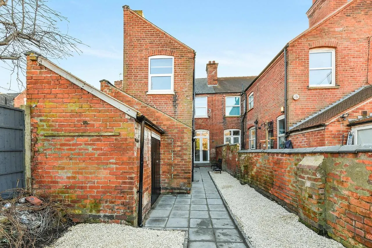 Holiday home Haydn House Luxurious Retreat - 4 Bedroom, 10 Guest Max, Perfect Home Away From Home Nottingham United Kingdom